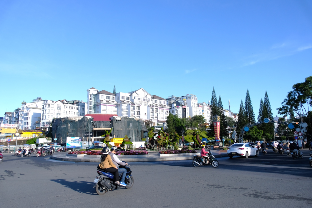 Du Lịch Đà Lạt: Quê Garden – Rừng Giao Hưởng – Nhà Thờ Domaine De Marie – Mongo Land