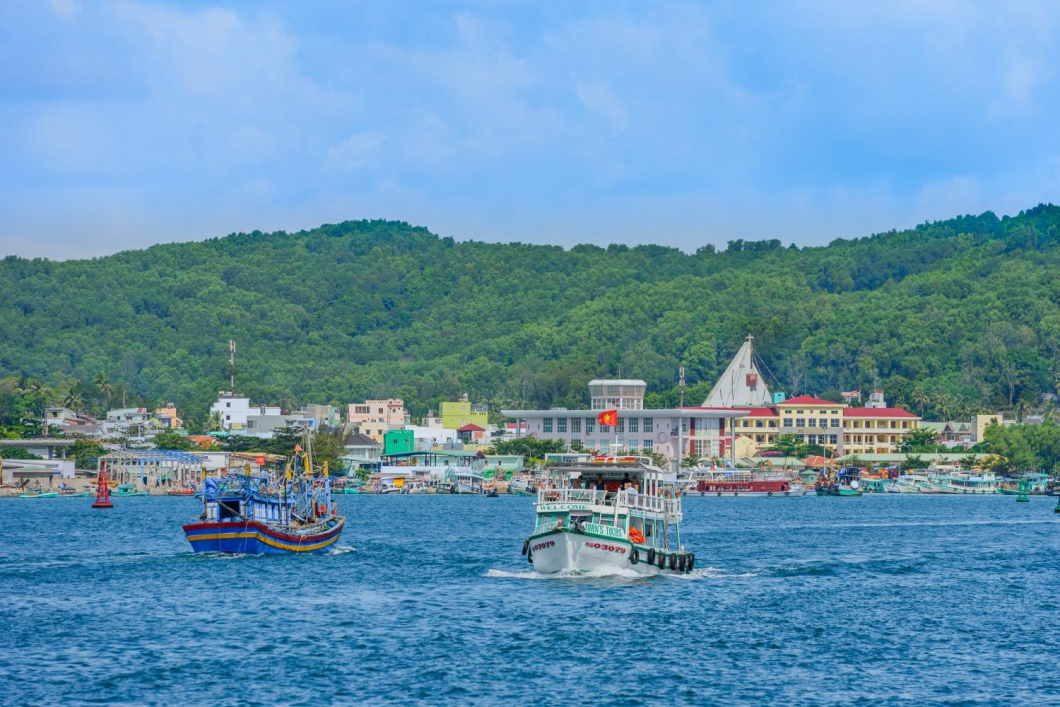 Du Lịch Phú Quốc: Đảo Hòn Thơm – Thị Trấn Địa Trung Hải – Vinpearl Safari – Grand World