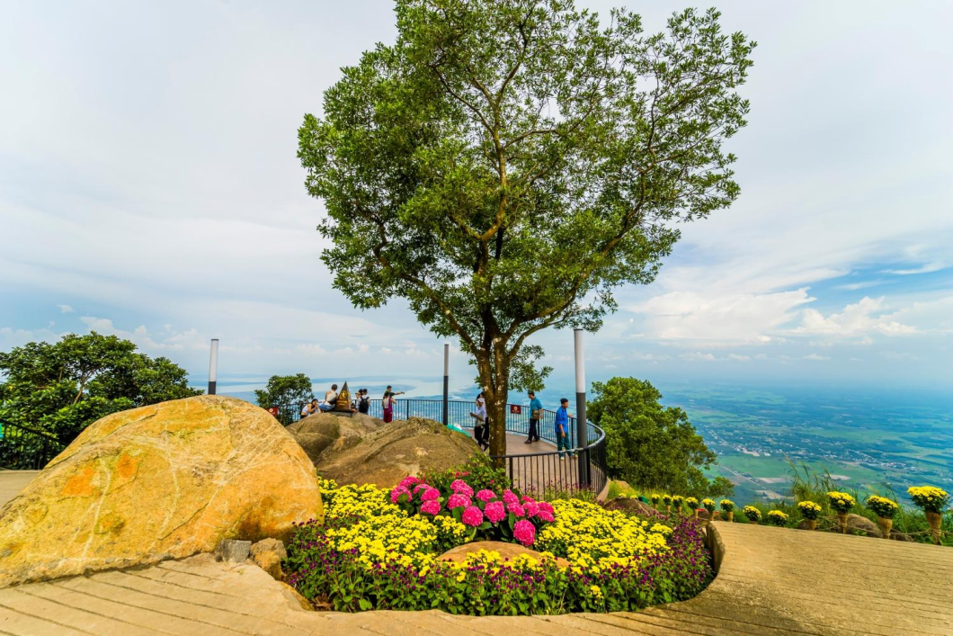 Du Lịch Tây Ninh: Núi Bà Đen – Tòa Thánh – Chùa Hang – Đỉnh Vân Sơn