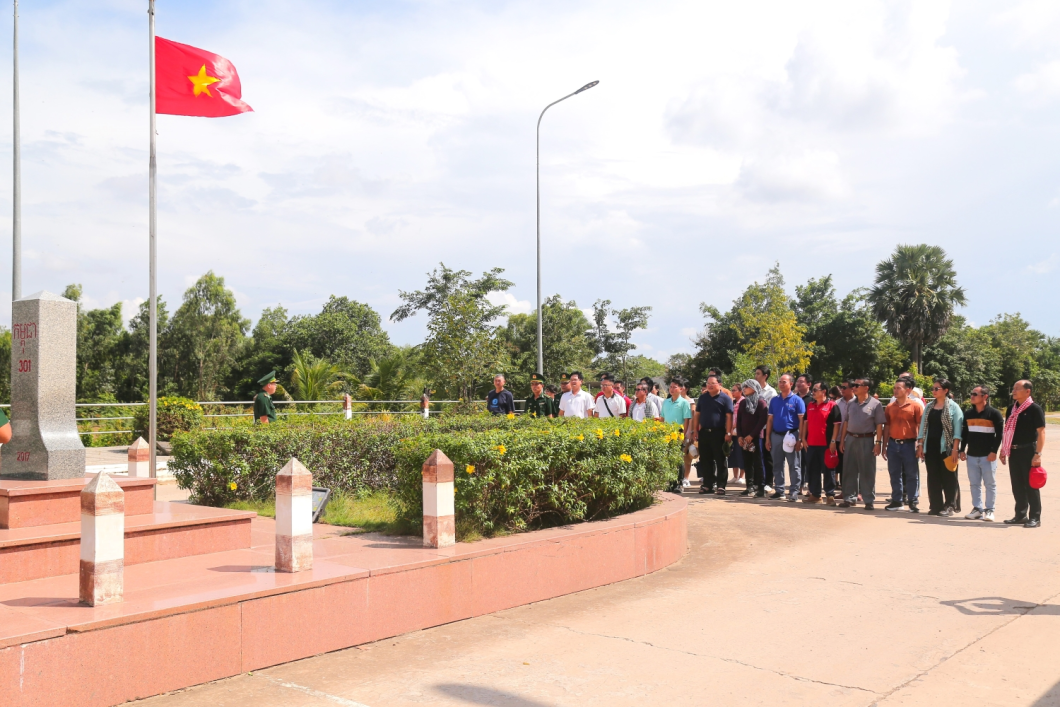 Du Lịch Trải Nghiệm Cột Mốc Biên Giới Tây Nam Tổ Quốc: Tự Hào Một Dải Biên Cương