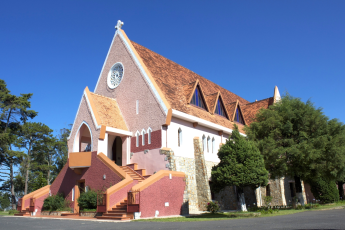 Du Lịch Đà Lạt: Quê Garden – Rừng Giao Hưởng – Nhà Thờ Domaine De Marie – Mongo Land