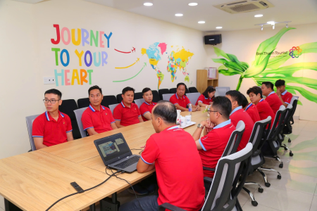 Đào tạo "Bộ Quy tắc Ứng xử & Chính sách Du lịch Bền vững" cho hướng dẫn viên