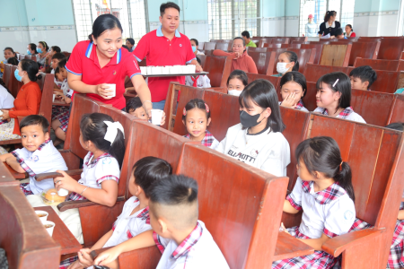 BenThanh Tourist chung tay tiếp sức đến trường cho học sinh có hoàn cảnh khó khăn tại xã Tân Hào
