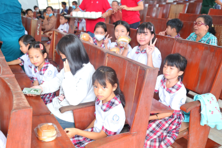 BenThanh Tourist chung tay tiếp sức đến trường cho học sinh có hoàn cảnh khó khăn tại xã Tân Hào