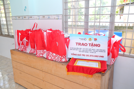 BenThanh Tourist chung tay tiếp sức đến trường cho học sinh có hoàn cảnh khó khăn tại xã Tân Hào