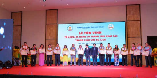 BenThanh Tourist nhận bằng khen phát triển du lịch Bình Thuận