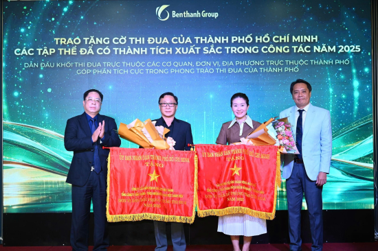BenThanh Tourist đón nhận Cờ thi đua của UBND TP.HCM