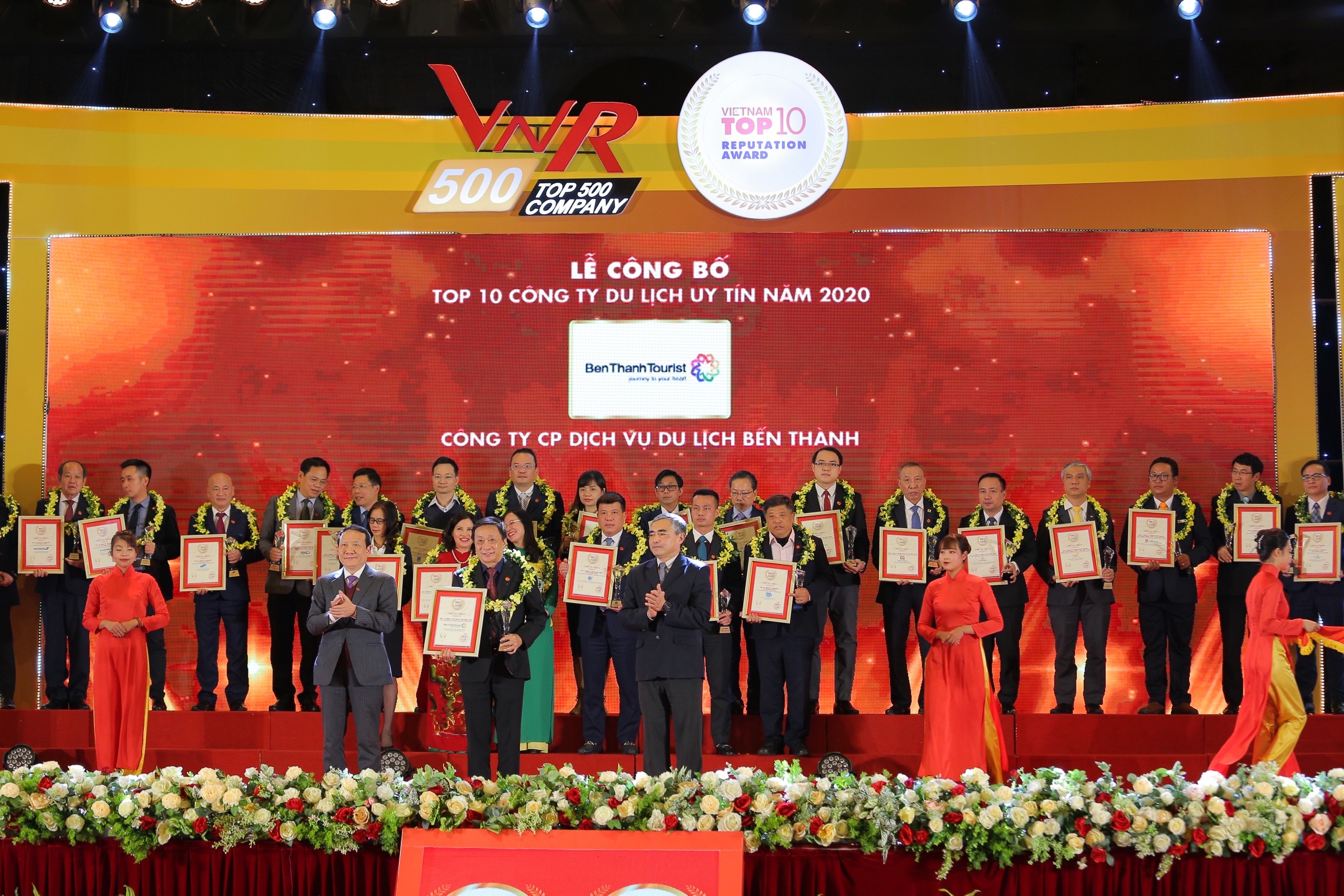 Ông Nguyễn Ngọc Hoài Nguyên - TGĐ BenThanh Tourist, đại diện nhận giải Top 10 Công ty du lịch uy tín Việt Nam năm 2020 Ông Nguyễn Ngọc Hoài Nguyên - TGĐ BenThanh Tourist, đại diện nhận giải Top 10 Công ty du lịch uy tín Việt Nam năm 2020