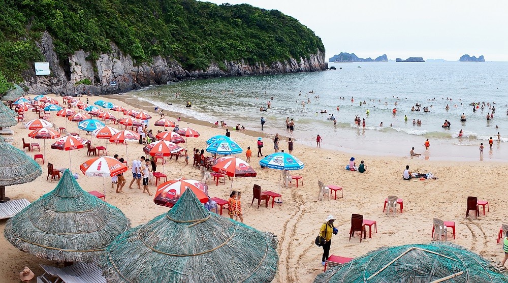 bai-bien-tren-dao-cat-ba