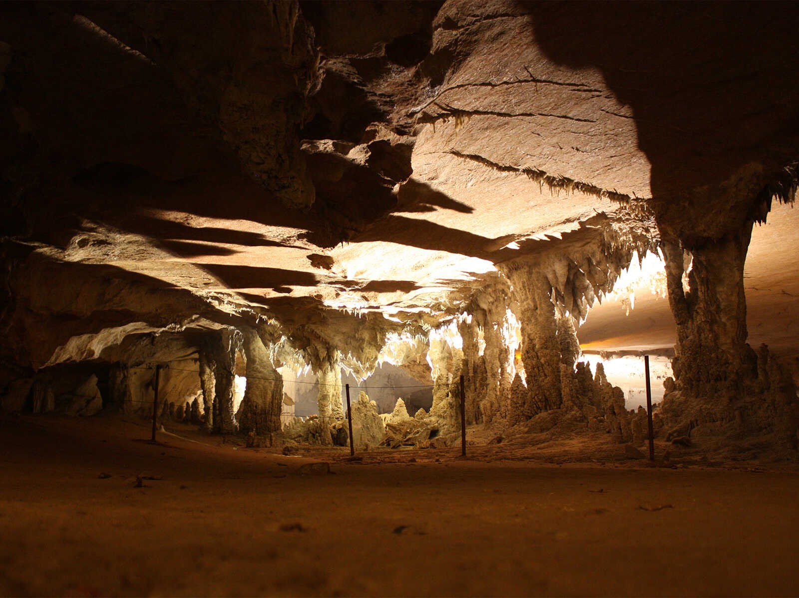 Động Tham Kong Lo
