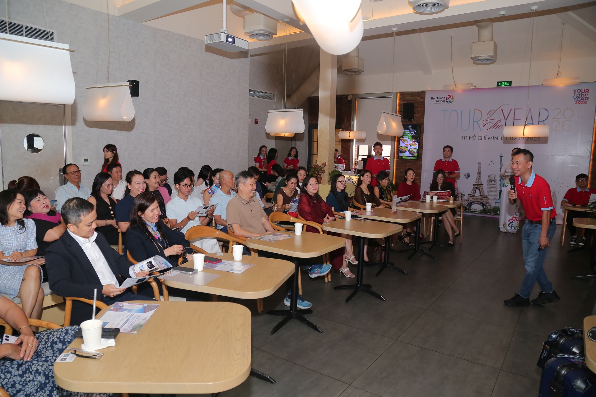 H 02 -Huong dan vien BenThanh Tourist chia se cac trai nghiem hap dan cua hanh trinh New Zealand