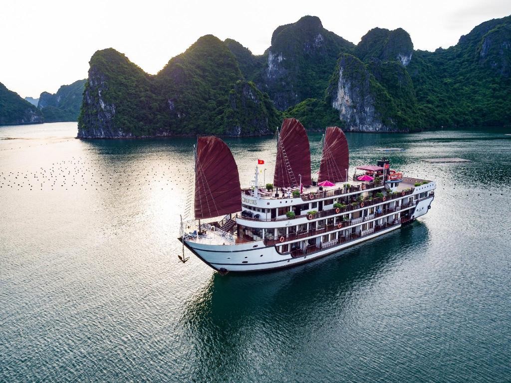 Những du thuyền 5 sao đẹp xa xỉ nhất đáng để trải nghiệm nghỉ đêm khi đi du lịch Hạ Long