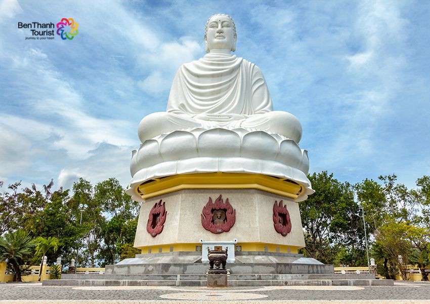 Du lịch Nha Trang: Ghé thăm chùa Long Sơn có bức tượng Phật ngoài trời lớn nhất Việt Nam